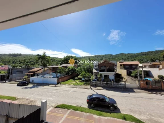 Imagem Sobrado 3 suítes novo com piscina Praia Bombas Bombinhas