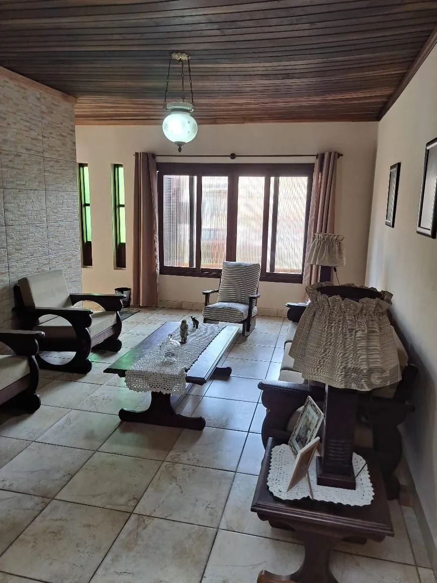 Imagem Casa 3 dormitórios, 1 suíte, vagas de garagem, Bairro Vila Marcia