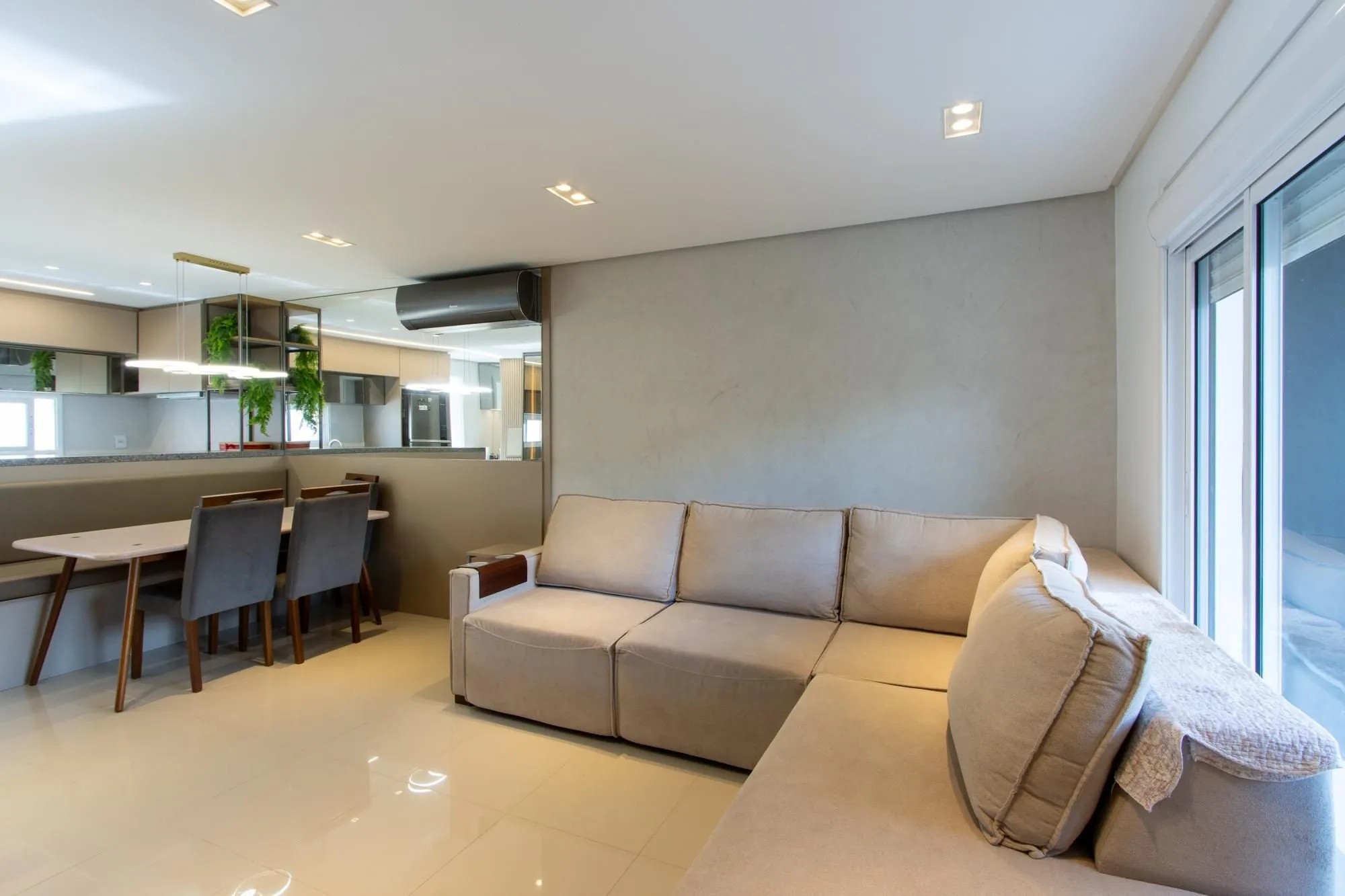 Imagem Sobrado para Venda - 95,16m², 3 dormitórios, sendo 1 suites, 2 vagas - Hípica