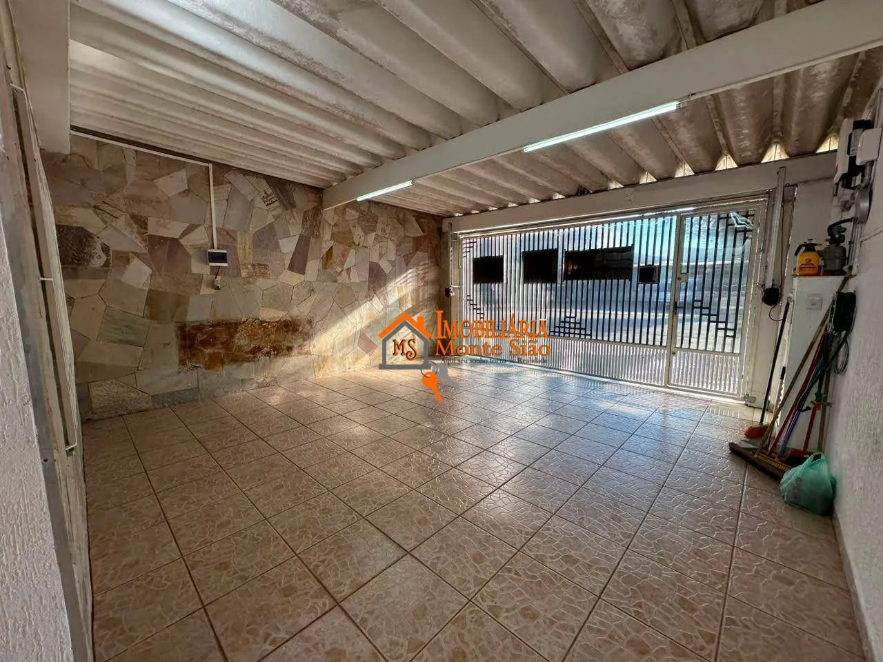 Imagem Sobrado com 5 dormitórios à venda, 221 m² por R$ 990.000 - Jardim Vila Galvão - Guarulhos/SP