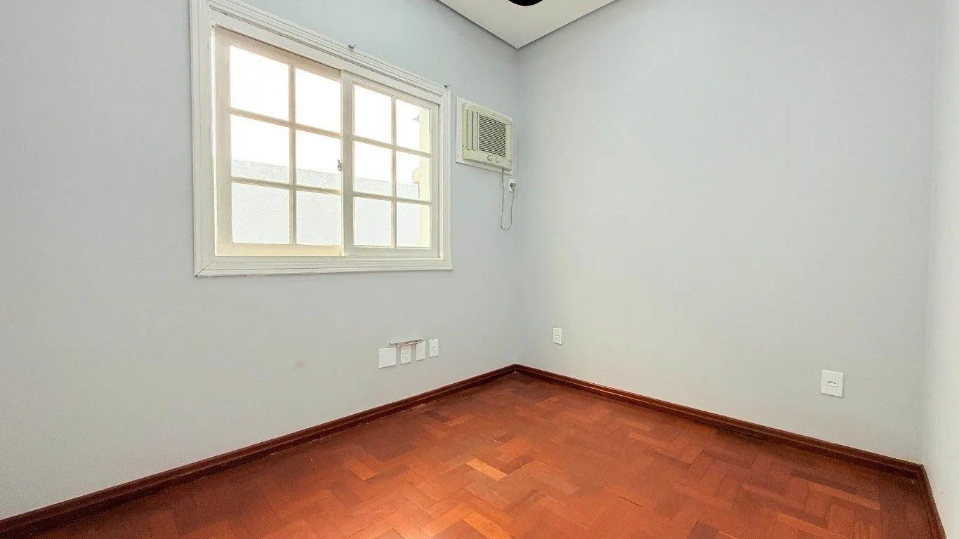 Imagem CASA 230m² 5 QUARTOS/SALAS, 3 VAGAS DE GARAGEM - USO RESIDENCIAL OU COMERCIAL