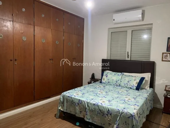 Imagem Localizada na Cidade Universitária, em Campinas, esta casa térrea reúne conforto, praticidade e e...