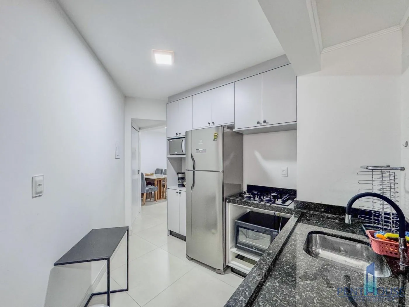 Imagem Apartamento Zona Central para Venda em Balneário Camboriú, CENTRO, 2 dormitórios, 1 suíte, 2 banheiros, 1 vaga