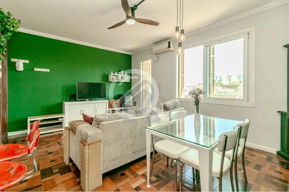 Imagem Descubra o charme deste aconchegante apartamento localizado na vibrante Cidade Baixa, um dos bairros...