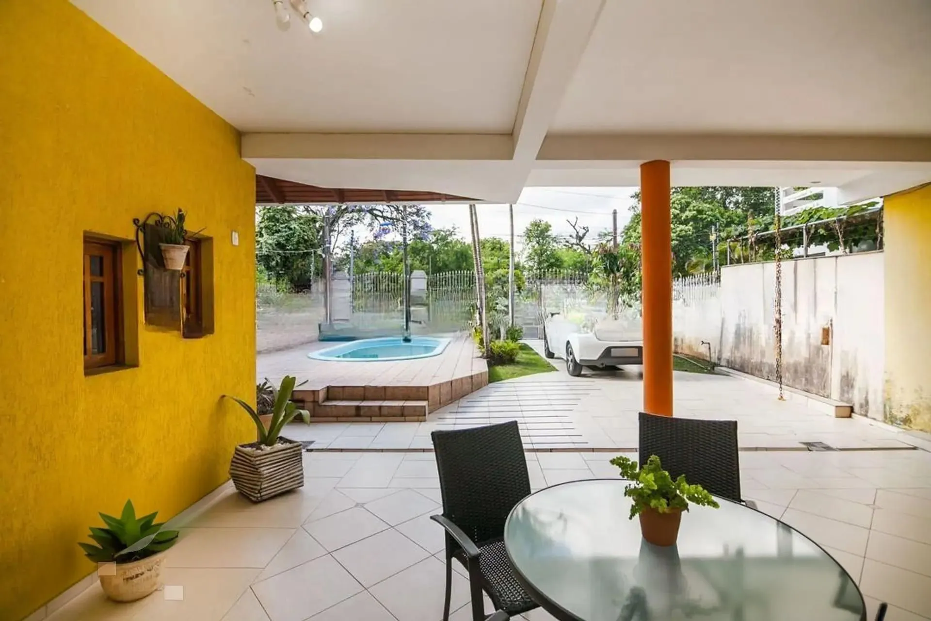 Imagem Casa de 4 dormitórios à venda no Bairro Rubem Berta, Porto Alegre.