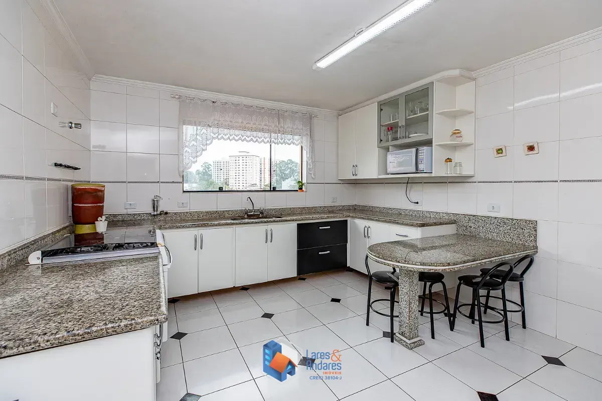 Imagem Sobrado para venda em Jardim Umuarama com 3 quartos, sendo 1 suíte, 396m²