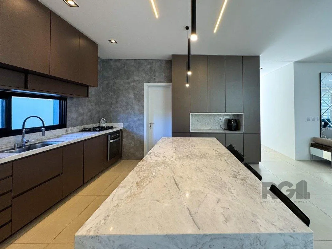 Imagem Casa Condominio para Venda - 340m², 4 dormitórios, sendo 4 suites, 4 vagas - Alphaville