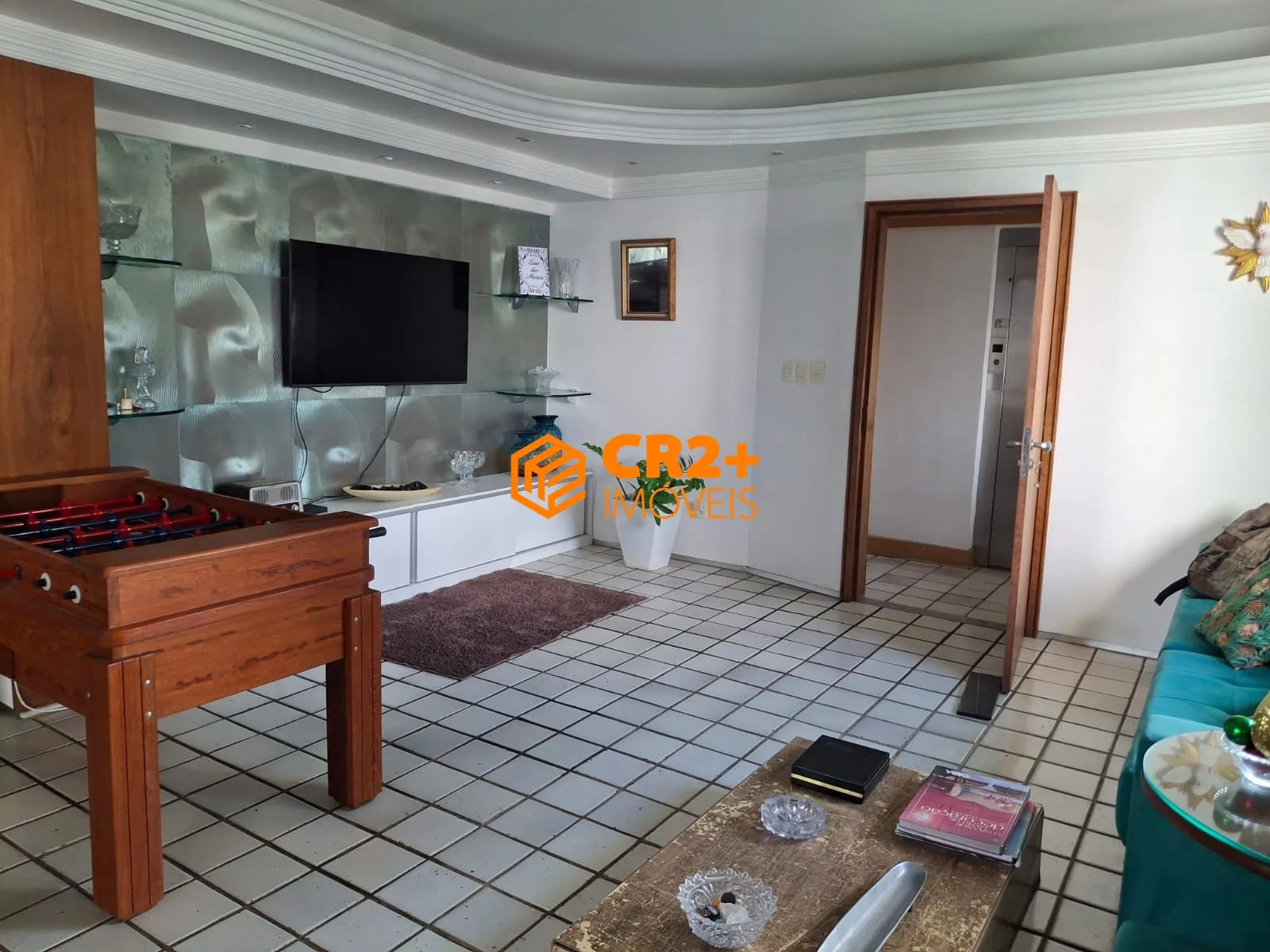 Imagem Vendo apartamento no Parnamirim, com 191 m² e com 3 suítes. Ótima localização. O