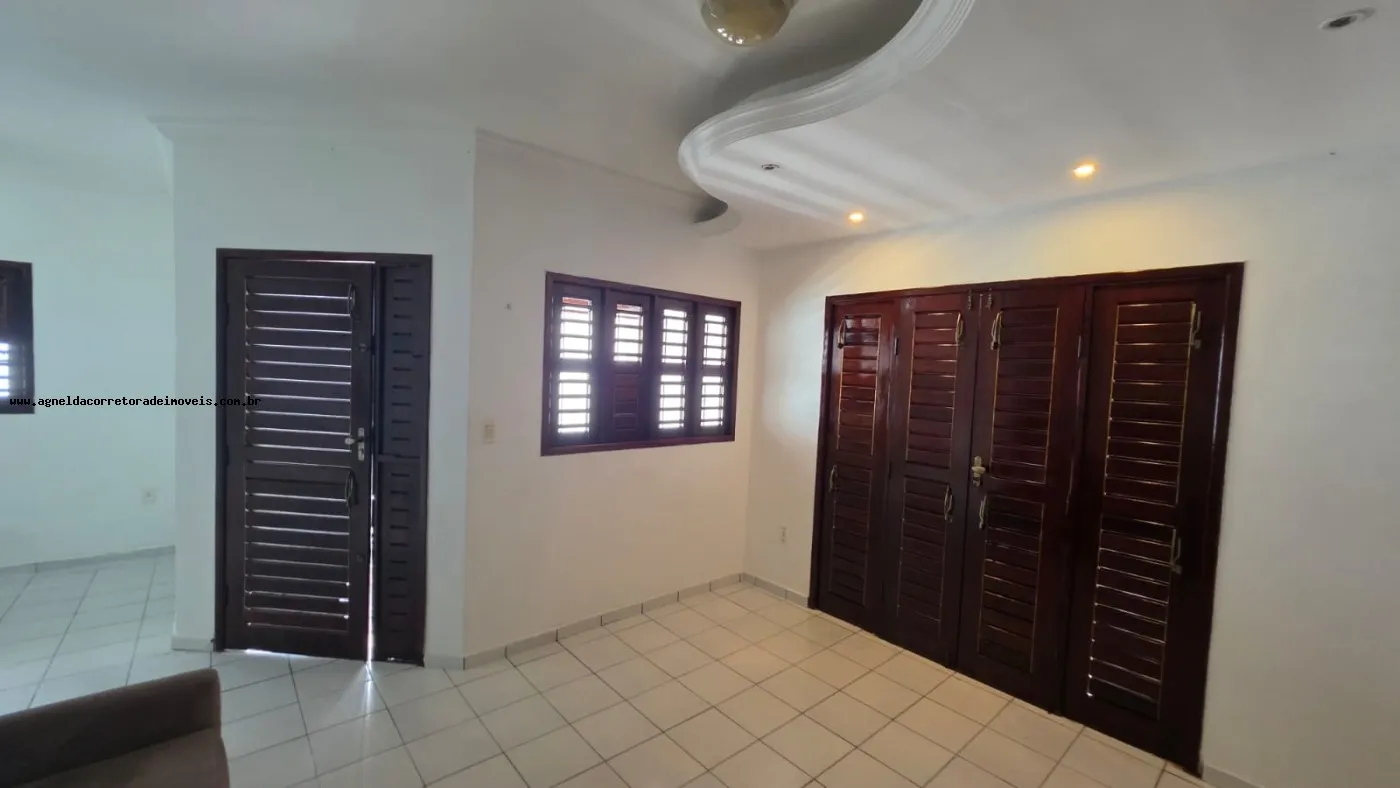 Imagem Casa para Venda em Parnamirim, Emaús, 3 dormitórios, 1 suíte, 2 banheiros, 2 vagas