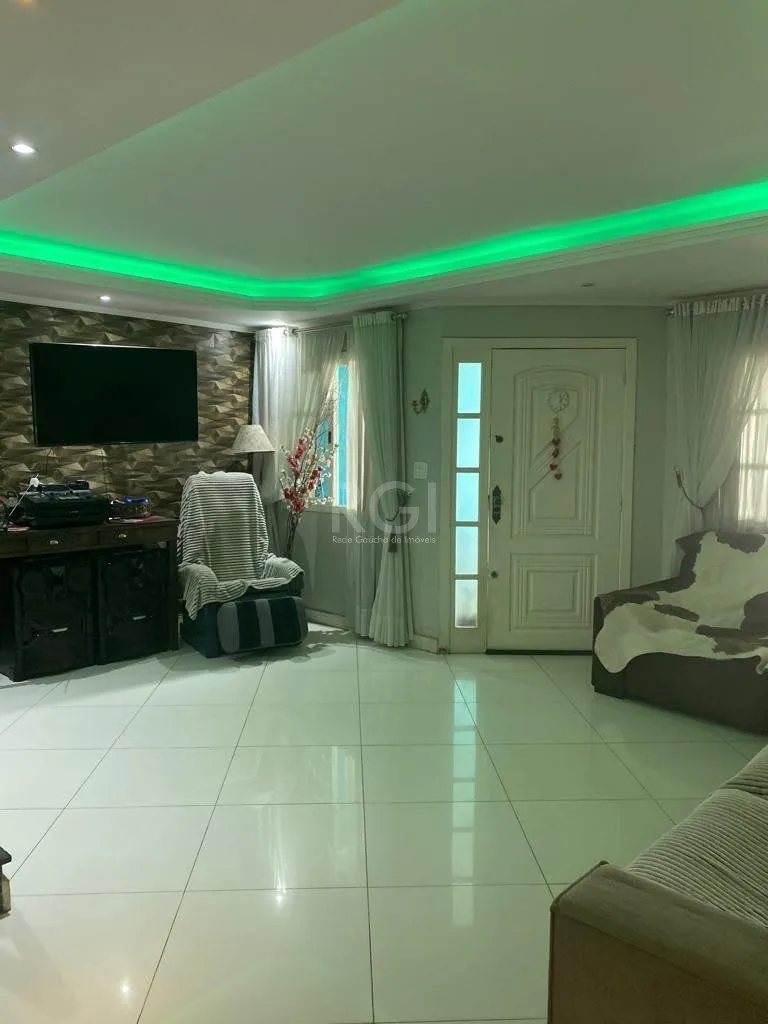 Imagem Sobrado para Venda - 204m², 3 dormitórios, sendo 1 suites, 2 vagas - Sarandi