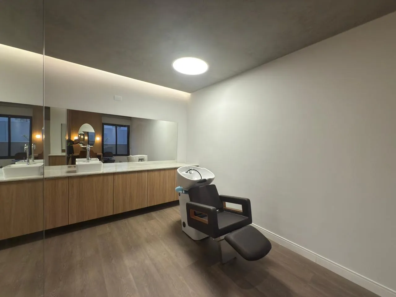 Imagem Apartamento Novo de 67 m² com Suíte, Sacada Gourmet, 2 Vagas e Depósito no Biarritz Campolim