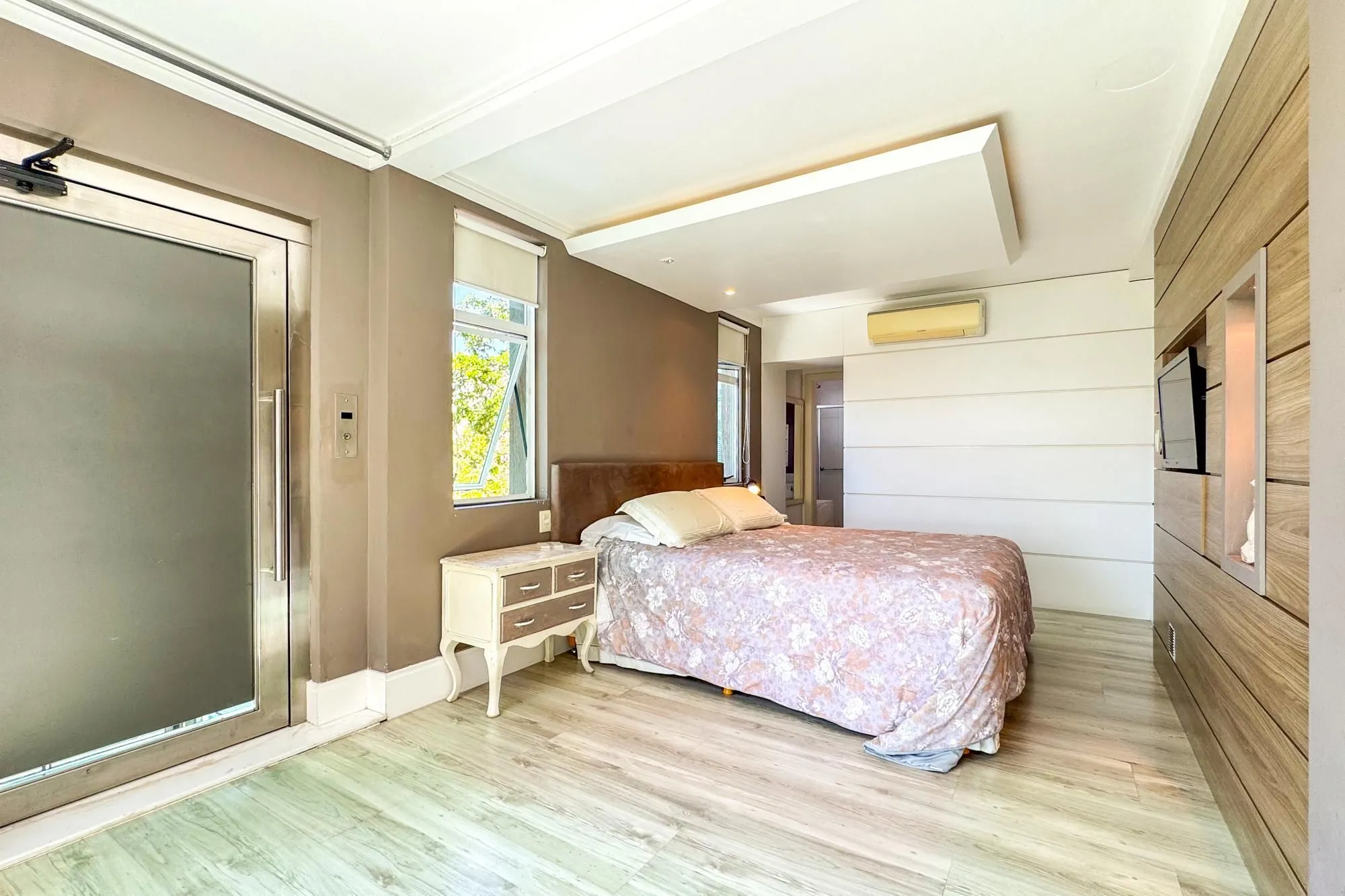 Imagem Casa em condomínio Alto Padrão Vila Assunção 03 suítes e 04 Garagens cobertas