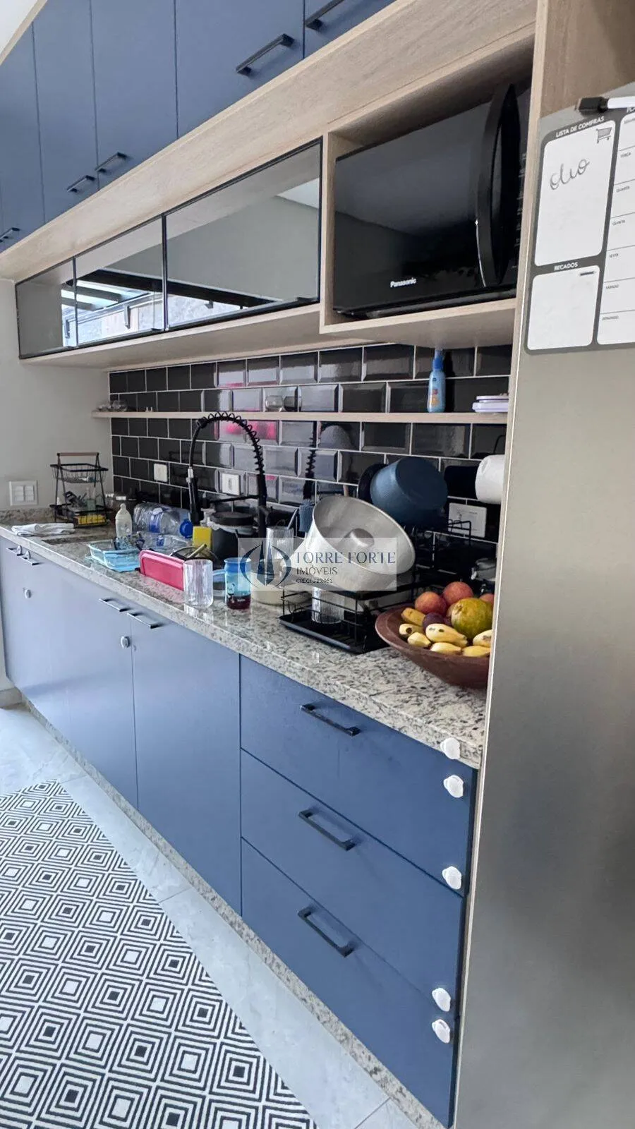 Imagem Belo Sobrado com 3 Suítes, 2 Vagas de Garagem e Piscina na Vila Carrão