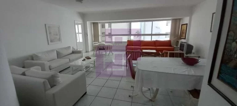 Imagem Pitangueiras, localizado a 20 metros do mar.