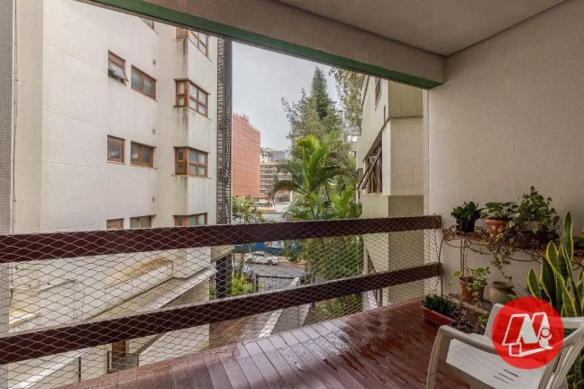 Imagem Cobertura no bairro Petrópolis, 3 dormitórios, suite. vagas e piscina. ,