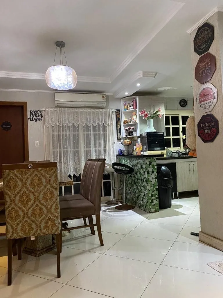 Imagem Sobrado para Venda - 204m², 3 dormitórios, sendo 1 suites, 2 vagas - Sarandi