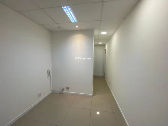 Imagem Sala Comercial para Locação em Cerqueira César, São Paulo-SP: 1 sala, 1 banheiro, 1 vaga de garagem, 40m² de área.