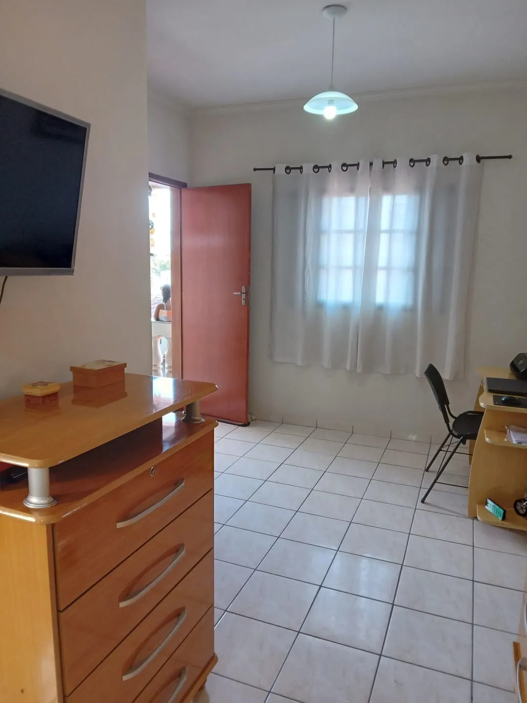 Imagem Sobrado à Venda no Bairro Maria Áurea, em Pindamonhangaba, Próximo ao Centro e à Avenida Principal