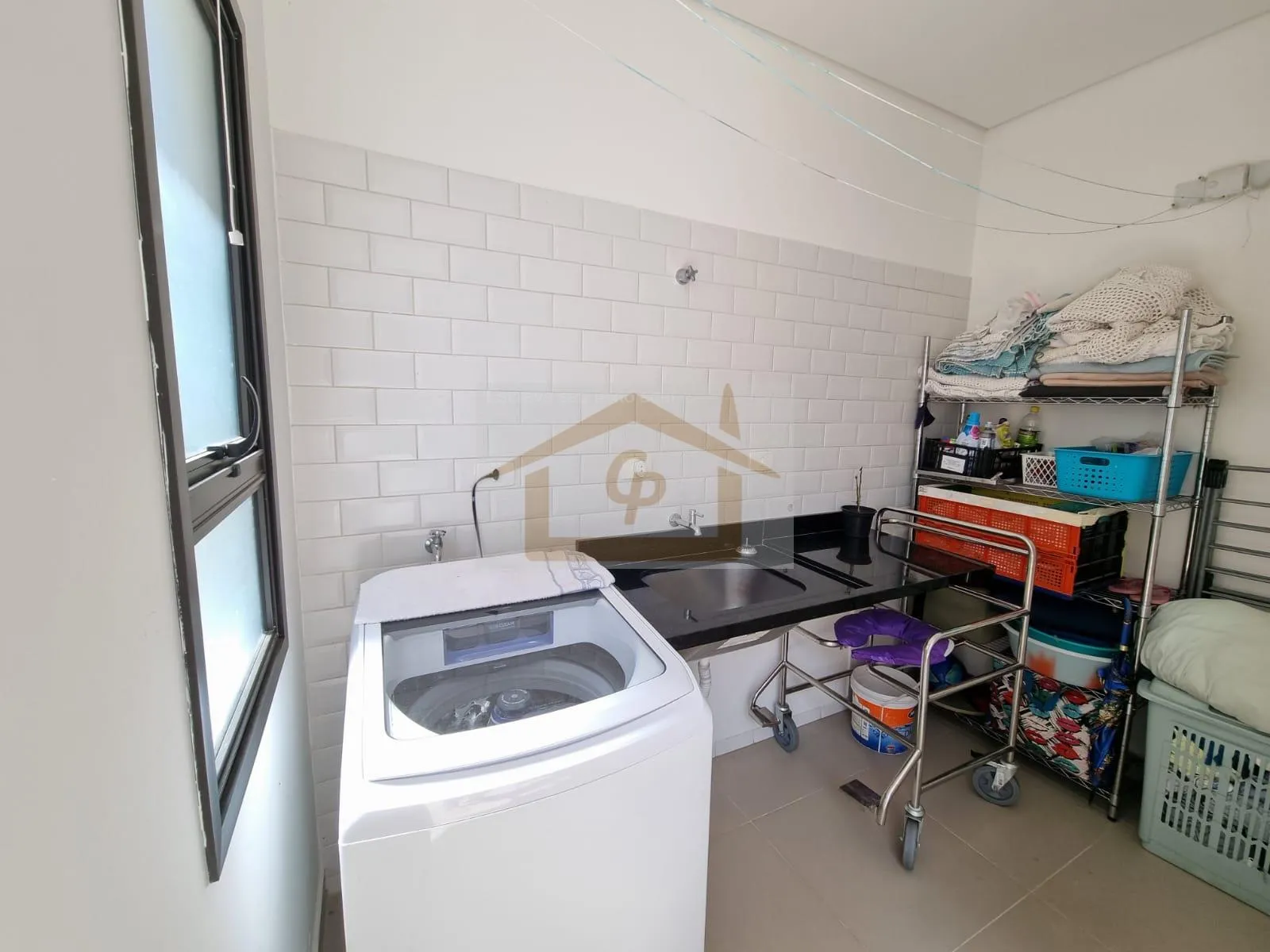 Imagem Casa com 4 quartos sendo 3 suítes, 6 vagas, Segurança e Conforto!!!