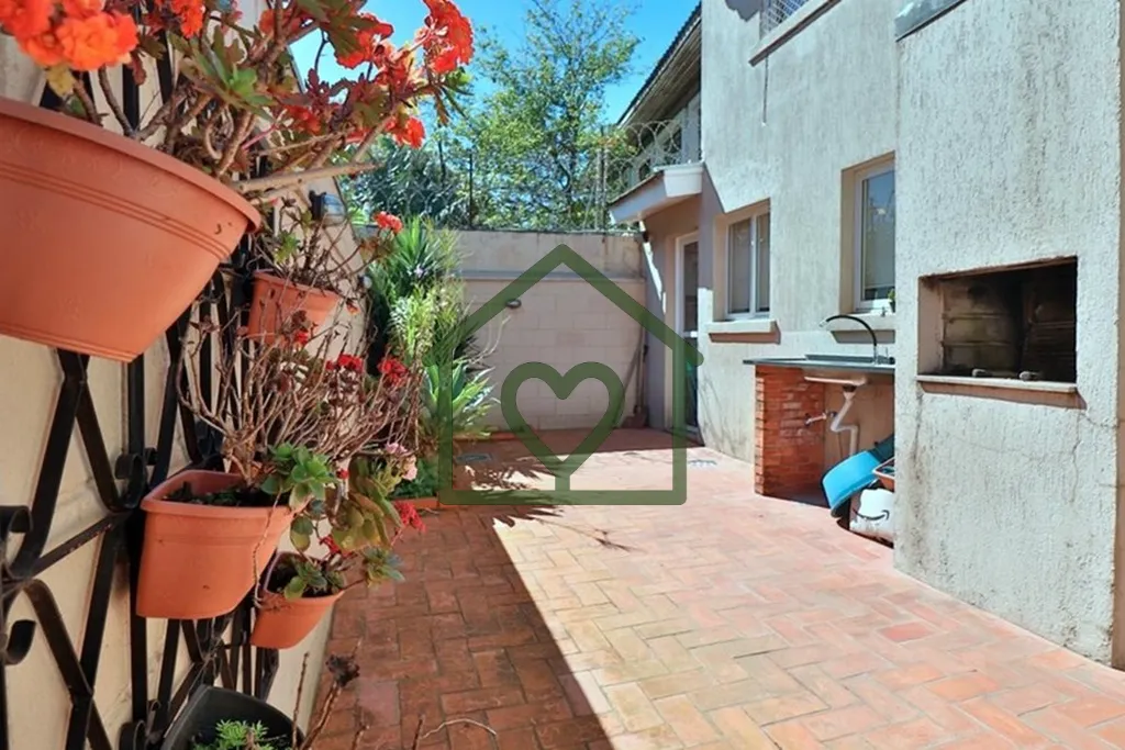 Imagem Casa no condomínio Oxford Houses com 163 m2 distribuídos em 3 dormitórios sendo 1 suíte living p...