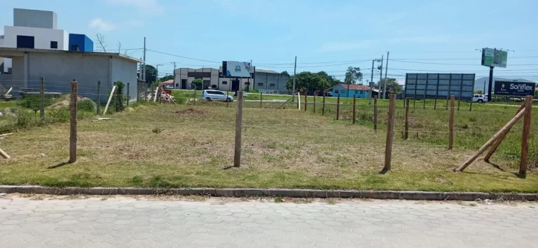 Imagem Terreno à venda em Garopaba-SC, bairro Encantada, 361,35 m² de área - Oportunidade!