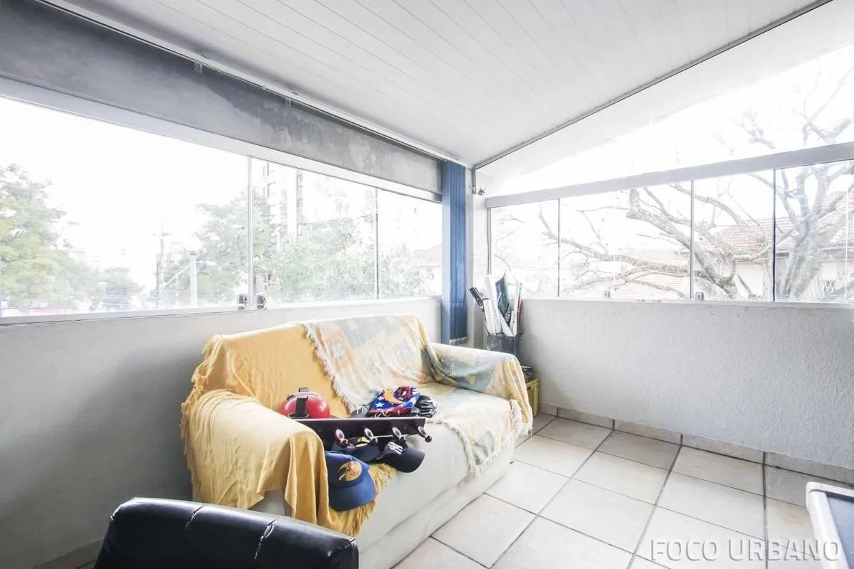 Imagem Casa para Venda - 250m², 4 dormitórios, 2 vagas - Petrópolis