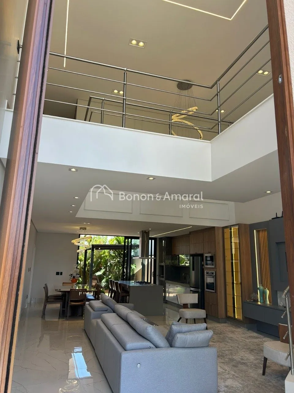 Imagem Sobrado à venda com 03 quartos por R$ 2690.000,00 no Condomínio Santorini bairro Parque Brasil 500, em Paulínia