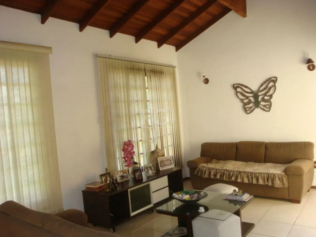 Imagem Casa para Venda - 240m², 4 dormitórios, sendo 1 suites, 4 vagas - Nonoai