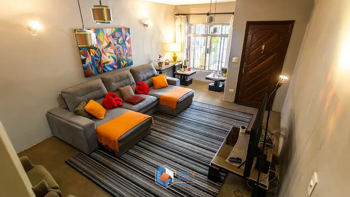 Foto do imóvel Casa para venda em Vila Cordeiro com 5 quartos, sendo 1 suíte, 154m² em Rua Álvaro Rodrigues