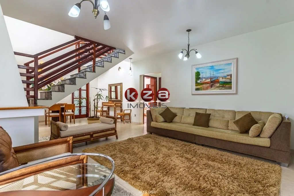 Imagem Casa de Luxo com 5 Quartos e 6 Vagas no Villaggio Capríccio, Louveira-SP: Venda ou Locação!