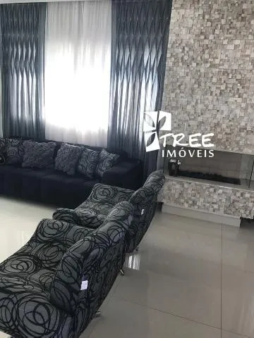 Imagem VENDA DE SOBRADO NO CONDOMÍNIO ARUJÁ V, EM ARUJÁ/SP, 340m² com 3 suítes, suíte master, espaço gourmet, sacadas, piscina, ofurô e 2 vagas. CONSULTE-NOS
