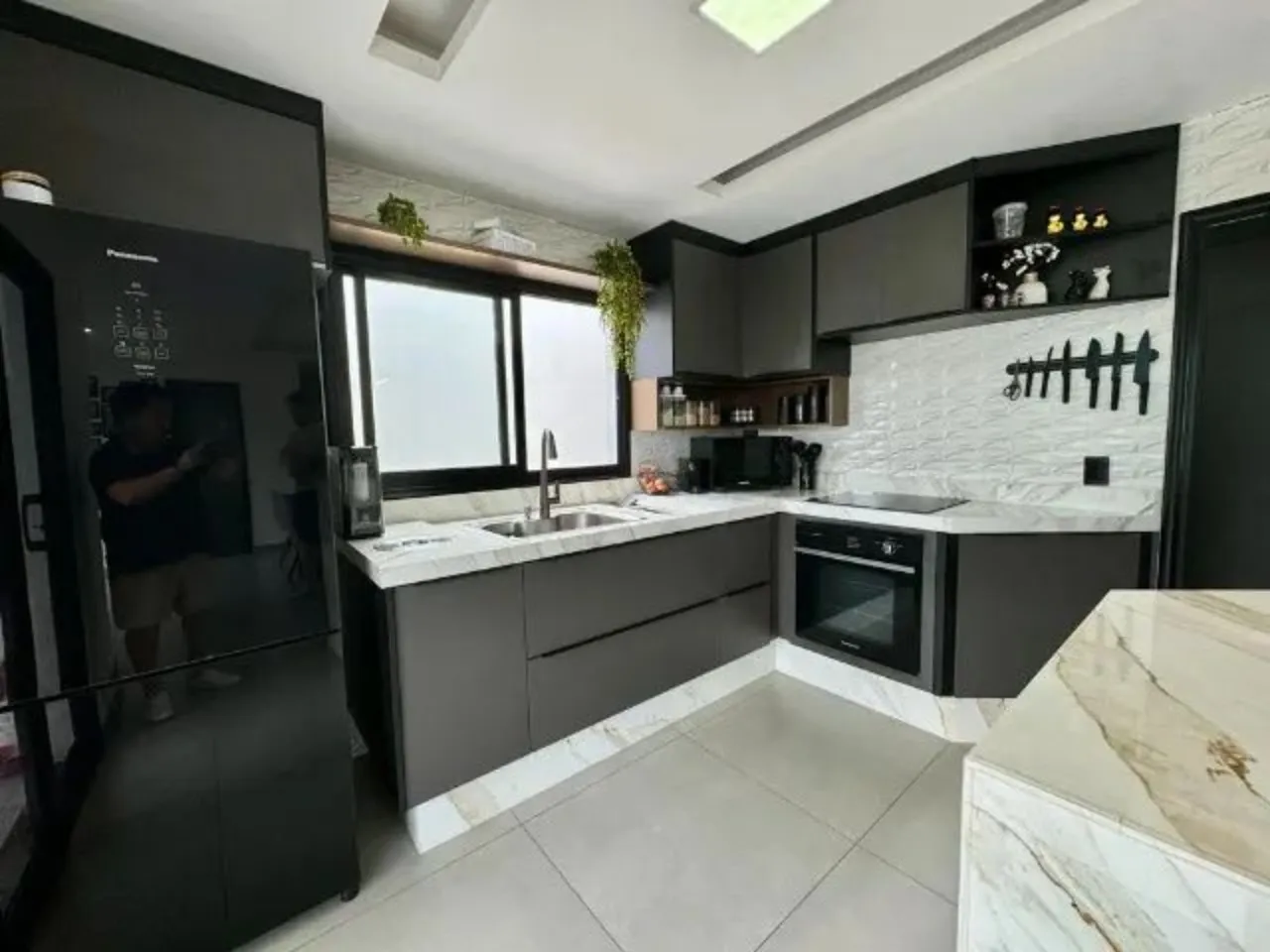 Imagem Casa em condomínio de luxo com 3 quartos e 4 vagas em Sorocaba-SP, Loteamento Dinorá Rosa. Confira!