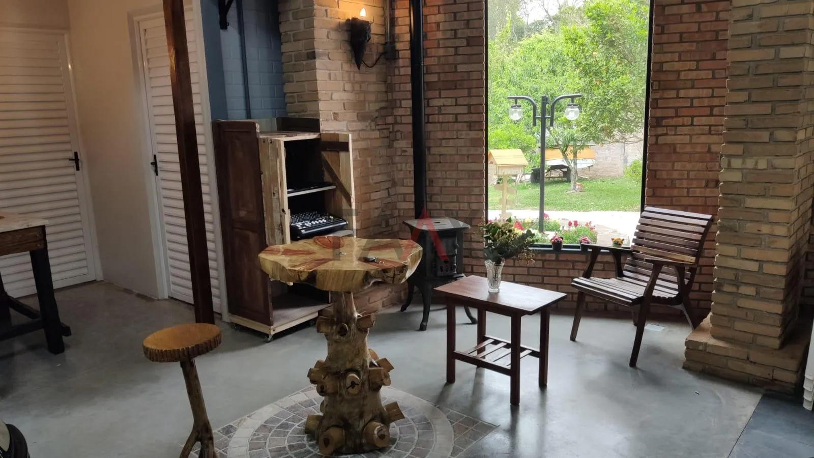 Imagem Casa à venda com ótimo terreno de 2.500m próximo ao Parque Trianon