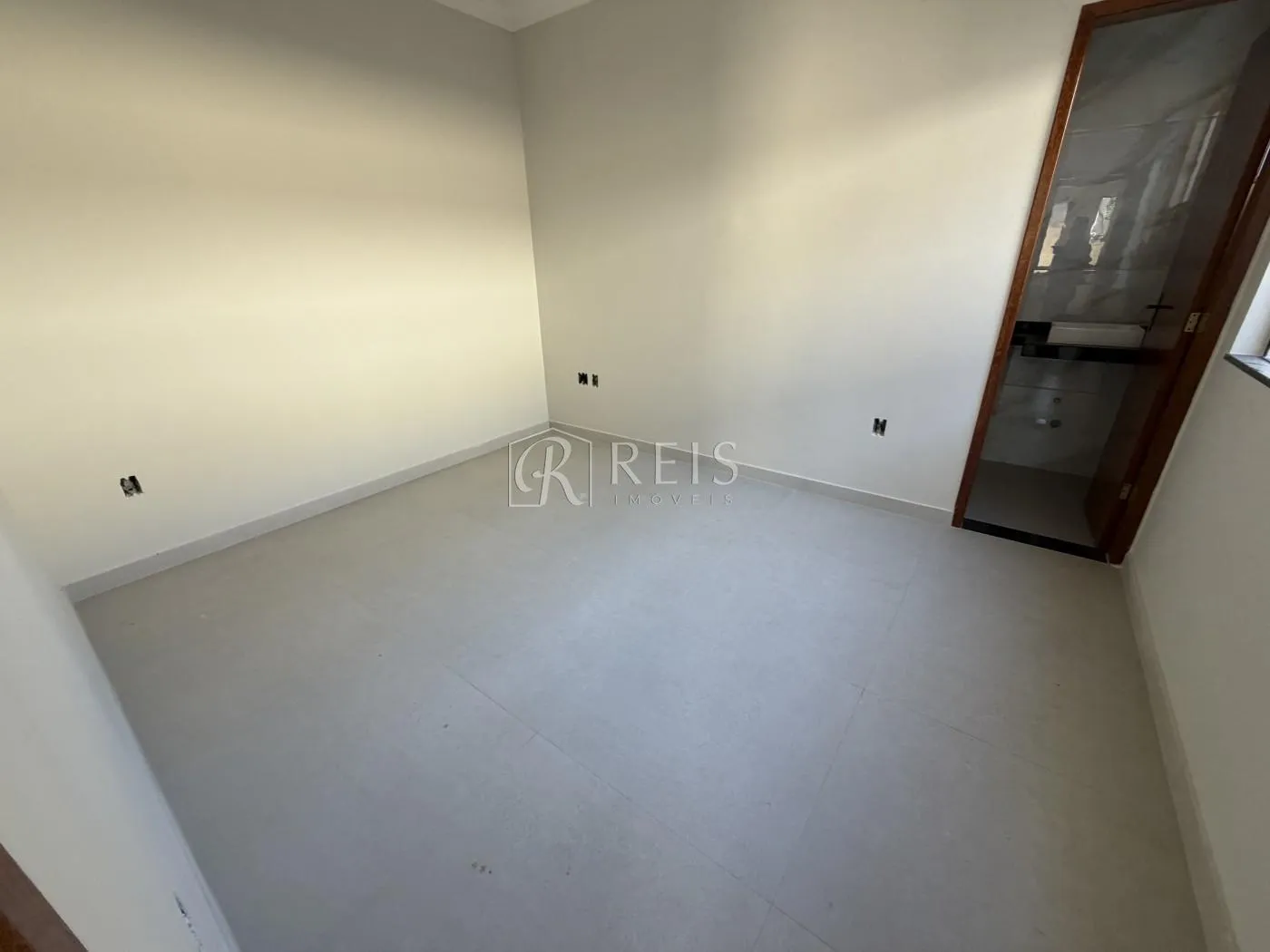 Imagem Casa para Venda em Rio das Ostras, Enseada das Gaivotas, 3 dormitórios, 1 suíte, 2 banheiros, 4 vagas