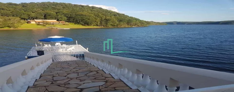 Imagem Venha passar o natal nesse paraíso em Rifaina. -Acomoda ate 40 pessoas em camas -Com 2 casas, a casa de baixo conta com 4 suítes, sendo 2 das suítes