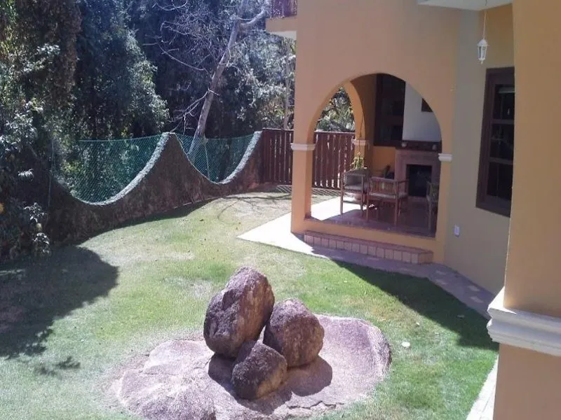 Imagem Casa de Luxo em Condomínio de Prestígio em Valinhos-SP: 4 suítes, uma independente, 3 salas, escritório, 6 banheiros, 4 vagas, 400m², em meio ao verde