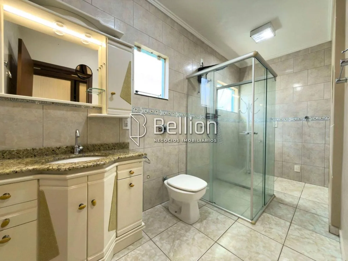 Imagem Casa semi mobiliada, com amplo terreno e piscina no Centro de Rio dos Cedros