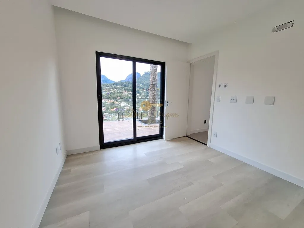Imagem Casa em Condomínio para Venda em Teresópolis / RJ no bairro Parque do Imbui
