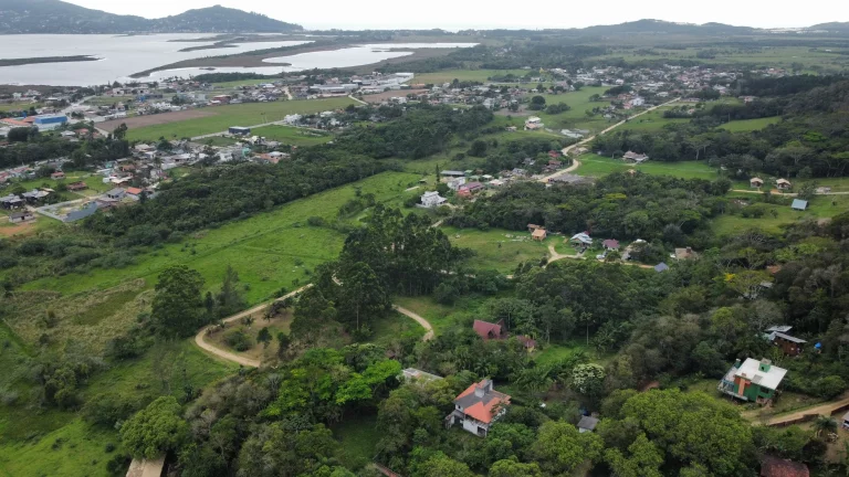 Imagem Terreno de 1.528m² à venda no Bairro Encantada, Garopaba-SC - Oportunidade!