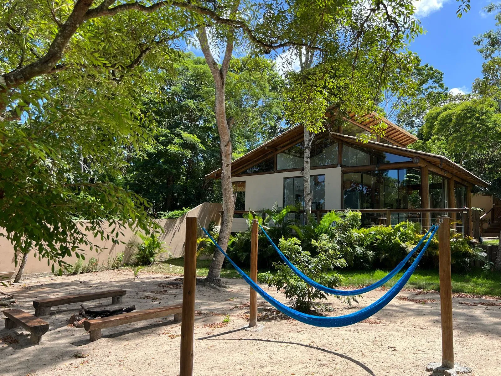 Imagem Casa beira da lagoa Aruá em Praia do Forte Bahia