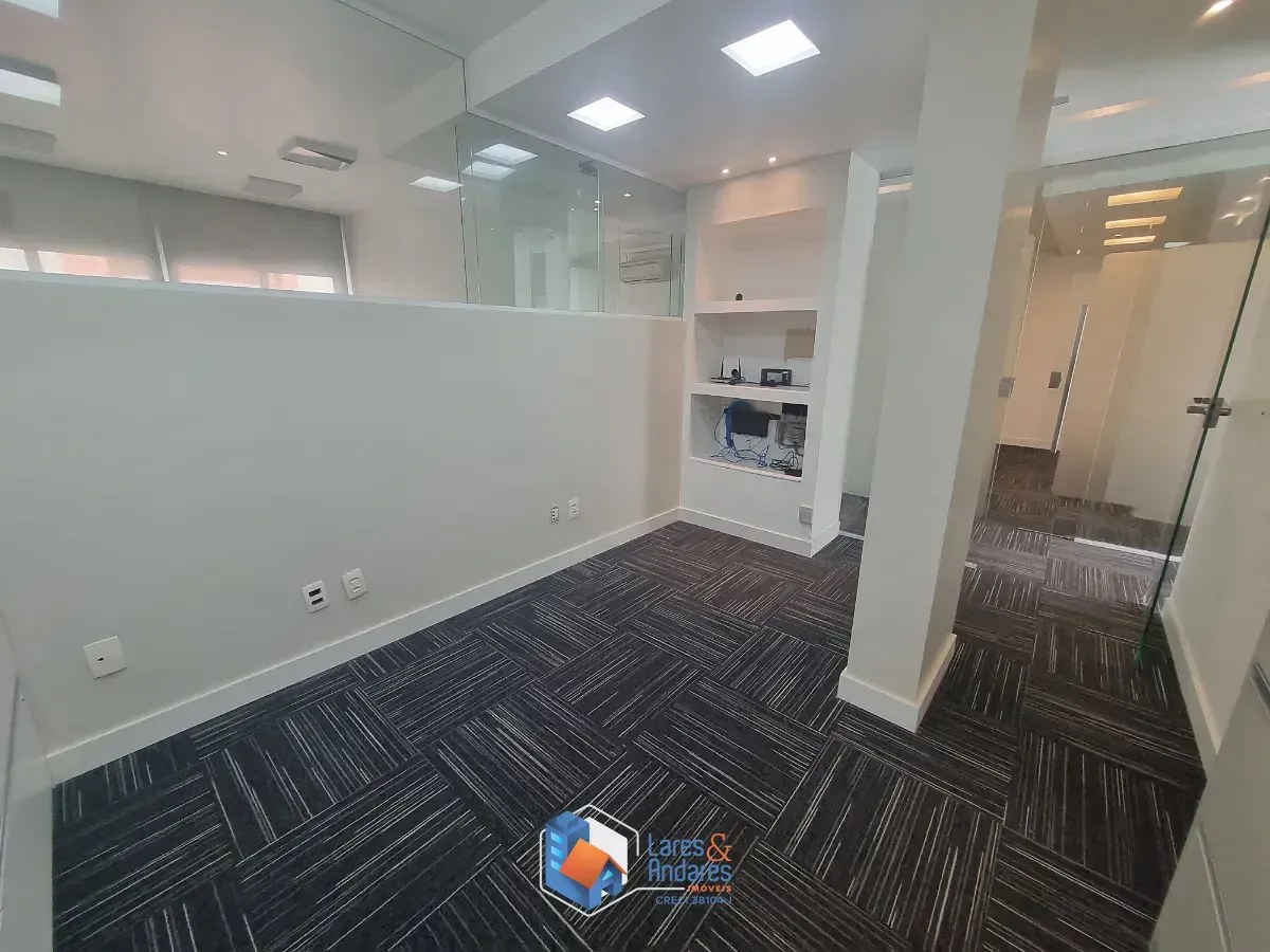 Imagem Conjunto comercial para venda em Cerqueira César, 108m²