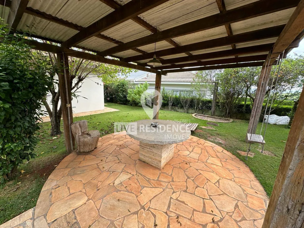 Imagem Excelente casa térrea com 4 suítes no Village das Palmeiras!