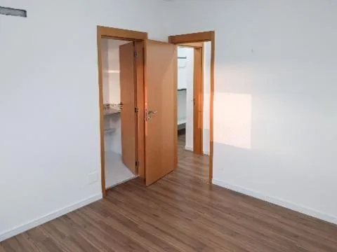 Imagem VENDA DE APARTAMENTO NO CONDOMÍNIO HORIZONTES, EM ARUJÁ/SP, 193m² com 03 suítes, suíte master, sala ampla com varanda gourmet e 04 vagas. CONSULTE-NOS