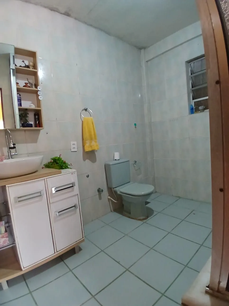 Imagem Ampla casa com patio no bairro Rubem Berta .