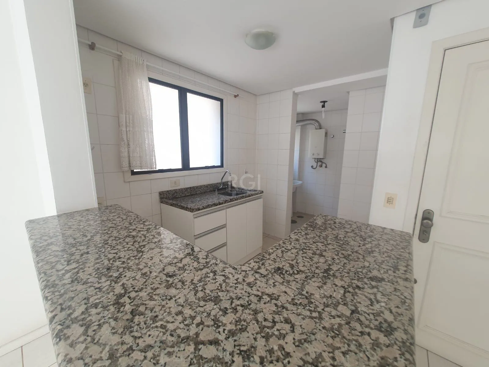 Imagem Apartamento para Venda - 90m², 2 dormitórios, 1 vaga - Mont Serrat