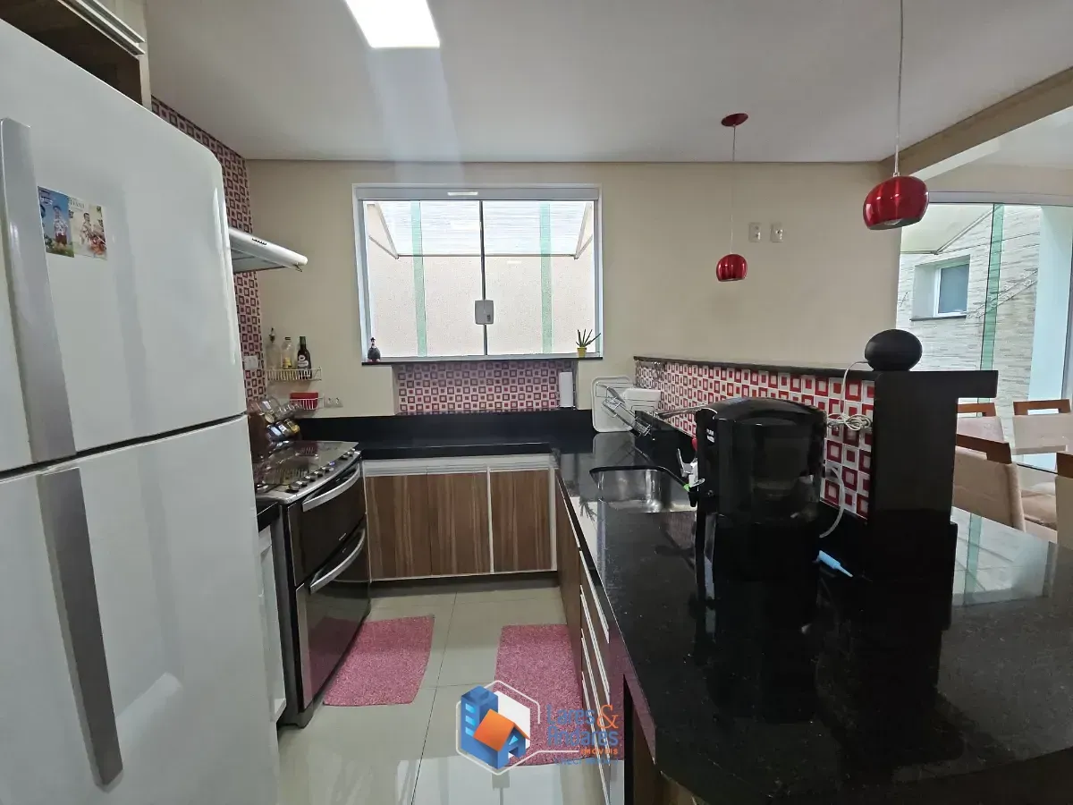 Imagem Sobrado para venda em Vila Ivone com 3 quartos, sendo 1 suíte, 178m²