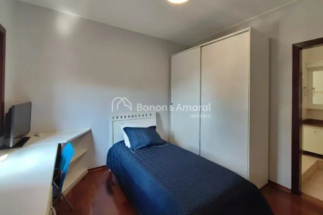 Imagem Localizada em Campinas, esta casa em condomínio oferece uma experiência única de conforto e conve...