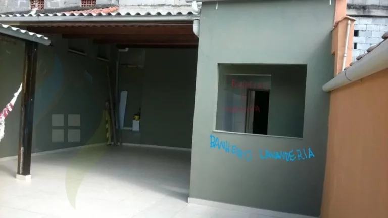 Imagem Sobrado com 3 dormitórios sendo 3 suítes, 5 banheiros, 2 vagas, com 223m² em Santo André