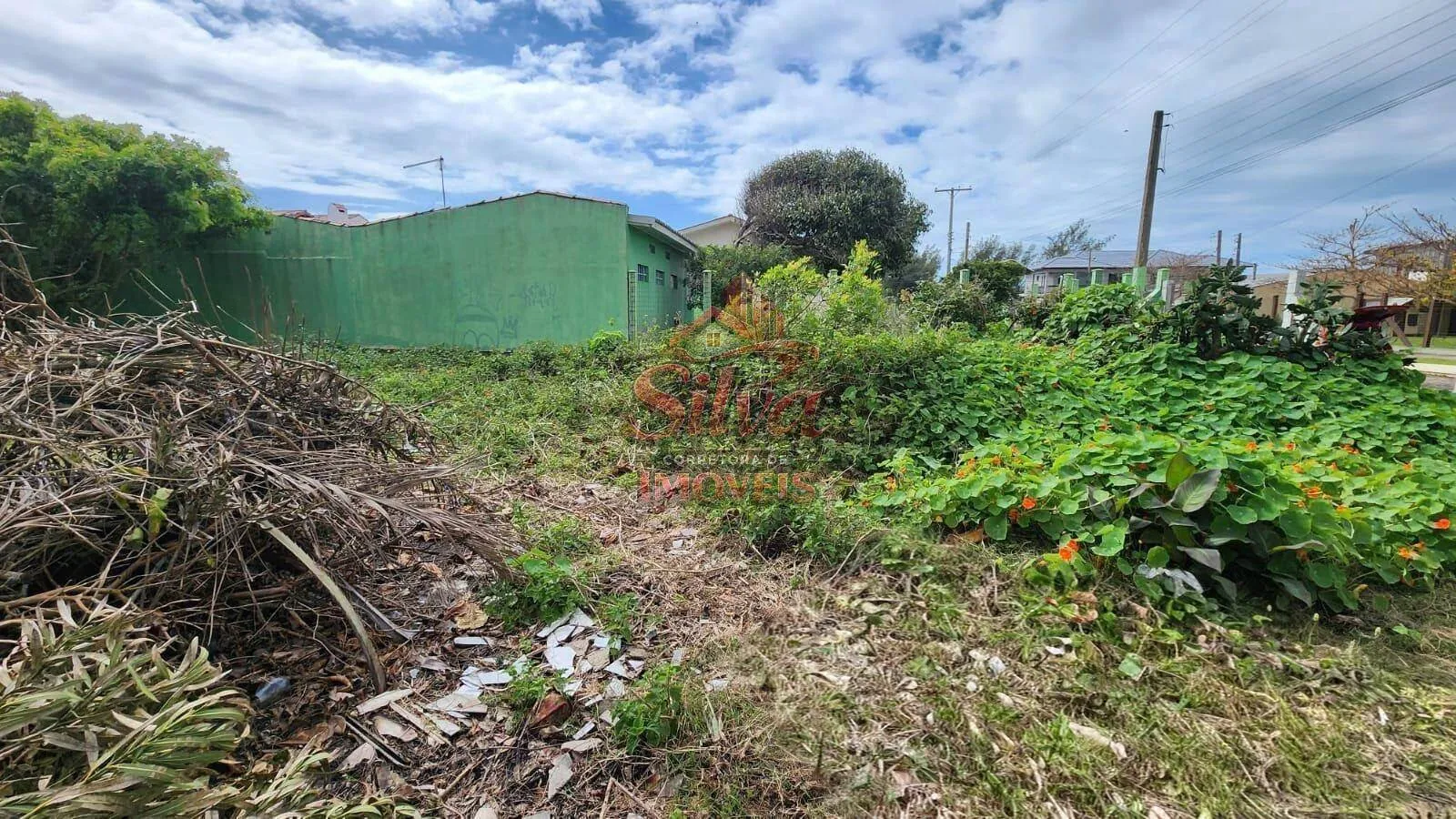 Imagem T656 | Terreno de esquina 325m² à venda a 150m do mar no Mariluz