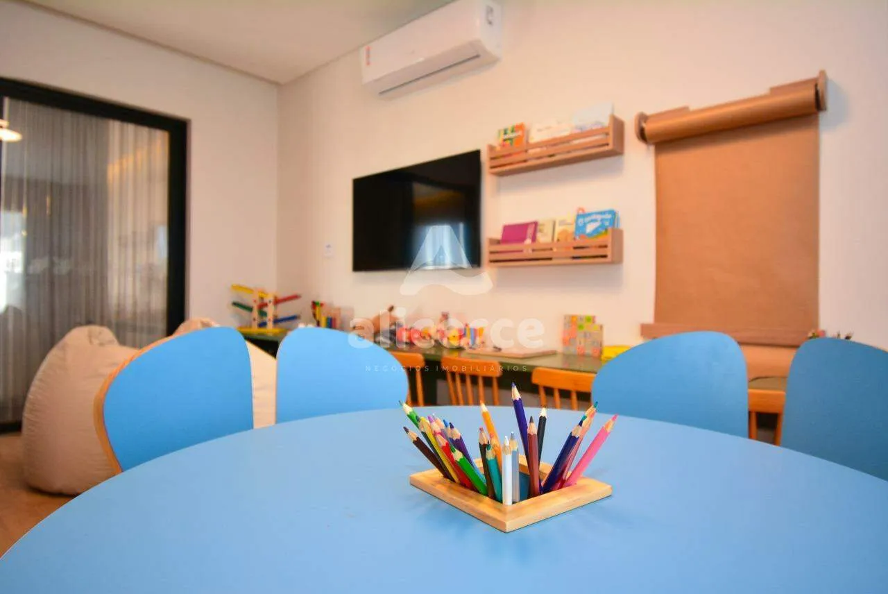 Imagem Apartamento à venda com 2 quartos 2 suítes, 74,27m² em Centro Florianópolis